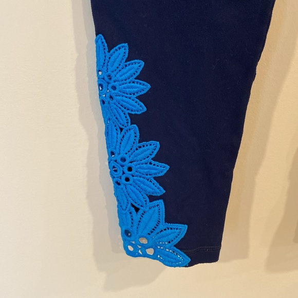 Aerie Move Leggings - Small Blue Floral Embroidery Great Condition - Picture 2 of 6